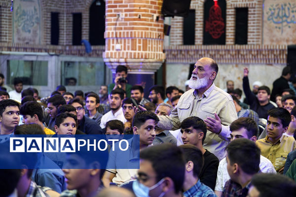 گردهمایی بزرگ ارکان هیات‌های دانش‌آموزی مدارس شهر تهران در حسینیه عشاق 