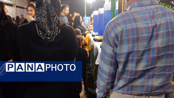 موکب‌های عزاداری‌، پذیرای عزاداران حسینی بودند