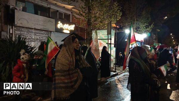 نیشابور  در آغوش باران؛ قصه دلدادگی مردم در مسجد جامع 