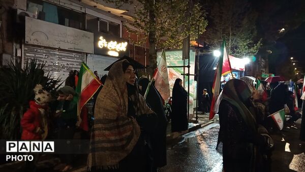 نیشابور  در آغوش باران؛ قصه دلدادگی مردم در مسجد جامع 