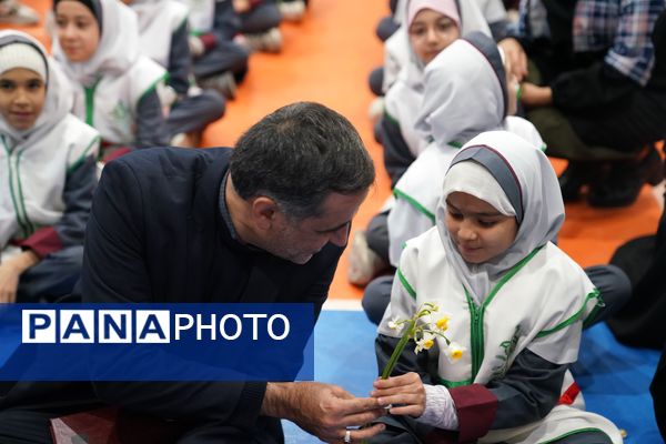 مانور یاوران انقلاب در دبستان دخترانه حاج حسن اصلانی ۲