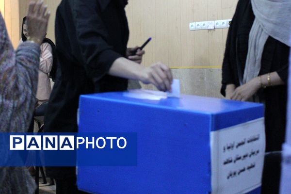 برگزاری جلسه انجمن اولیا دبیرستان شاهد بندرعباس 