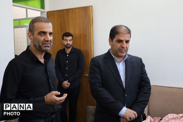 دیدار مسئولین با خانواده ی شهیده فاطمه موحدان