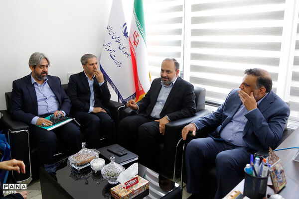 بازدید معاون پرورشی و فرهنگی از مرکز اطلاع‌رسانی و روابط عمومی وزارت آموزش و پرورش
