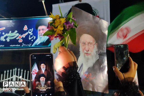 طنین فریاد «لبیک یا امام» در پیشوا؛ دبستان آیت‌الله خامنه‌ای به نام «شهید امام سید علی حسینی خامنه‌ای» تغییر یافت