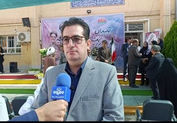 معلمان و دانش آموزان باید ادامه دهنده راه شهدا باشند