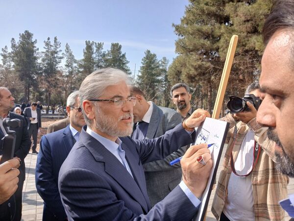 دومین روز گردهمایی از صحن دانش تا کرسی قانون‌گذاری 