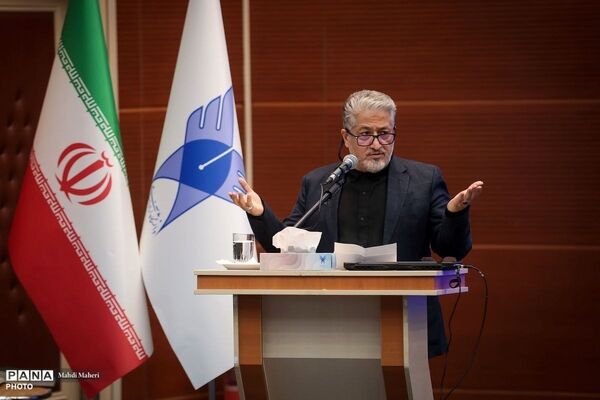 دانشگاه آزاد اسلامی به دنبال «مرکز فرماندهی علم» شدن است/ عبور از بازتولید دانش به سمت تولید علم بومی