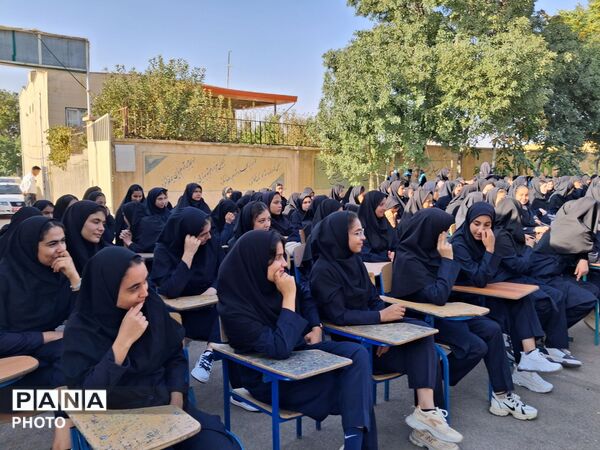 دبیرستان پیروزی در نخستین قاب‌های مهر