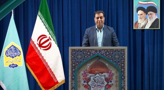 حضور مسئولان ناحیه ۳ در میز خدمت اداره کل آموزش و پرورش در مصلی نماز جمعه اصفهان