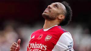 مهاجم گابونی در یک قدمی اردوگاه فوکایی‌ها 