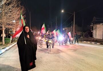 مردم  همدل شهر بار پای کار در دفاع از اقتدار کشور و اعلام بیعت با رهبری