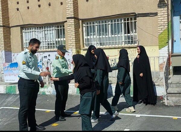 مراسم گرامیداشت هفته نیروی انتظامی در مدارس شهرستان فیروزکوه