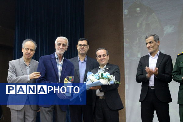 تجلیل از برگزیدگان دبیرستان شهید بهشتی شهرستان بوشهر (2)