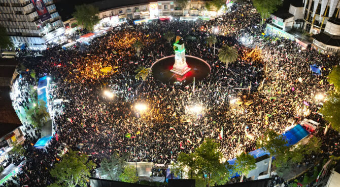 تشکر رهبر شهید انقلاب اسلامی از ملت ایران