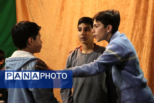 پذیرایی نوجوانان سید مرکز سلاله از منتظران ظهور در ایام فرخنده نیمه شعبان