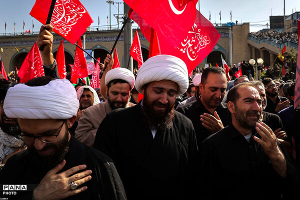 وداع با پیکر مطهر امام شهید امت در مصلای امام خمینی(ره)