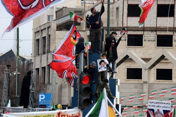 طنین شعارهای انقلابی در سالروز پیروزی انقلاب اسلامی ایران
