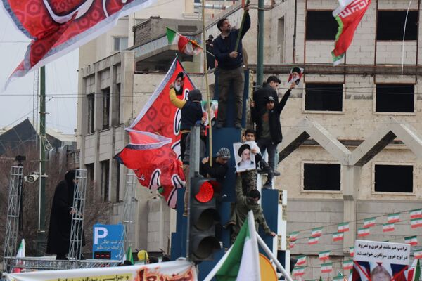 طنین شعارهای انقلابی در سالروز پیروزی انقلاب اسلامی ایران