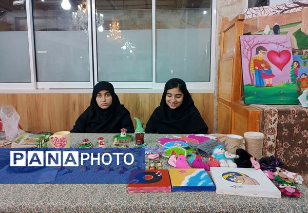برپایی بازارچه کسب و کار دانش‌آموزی مدرسه توسلی بهاباد