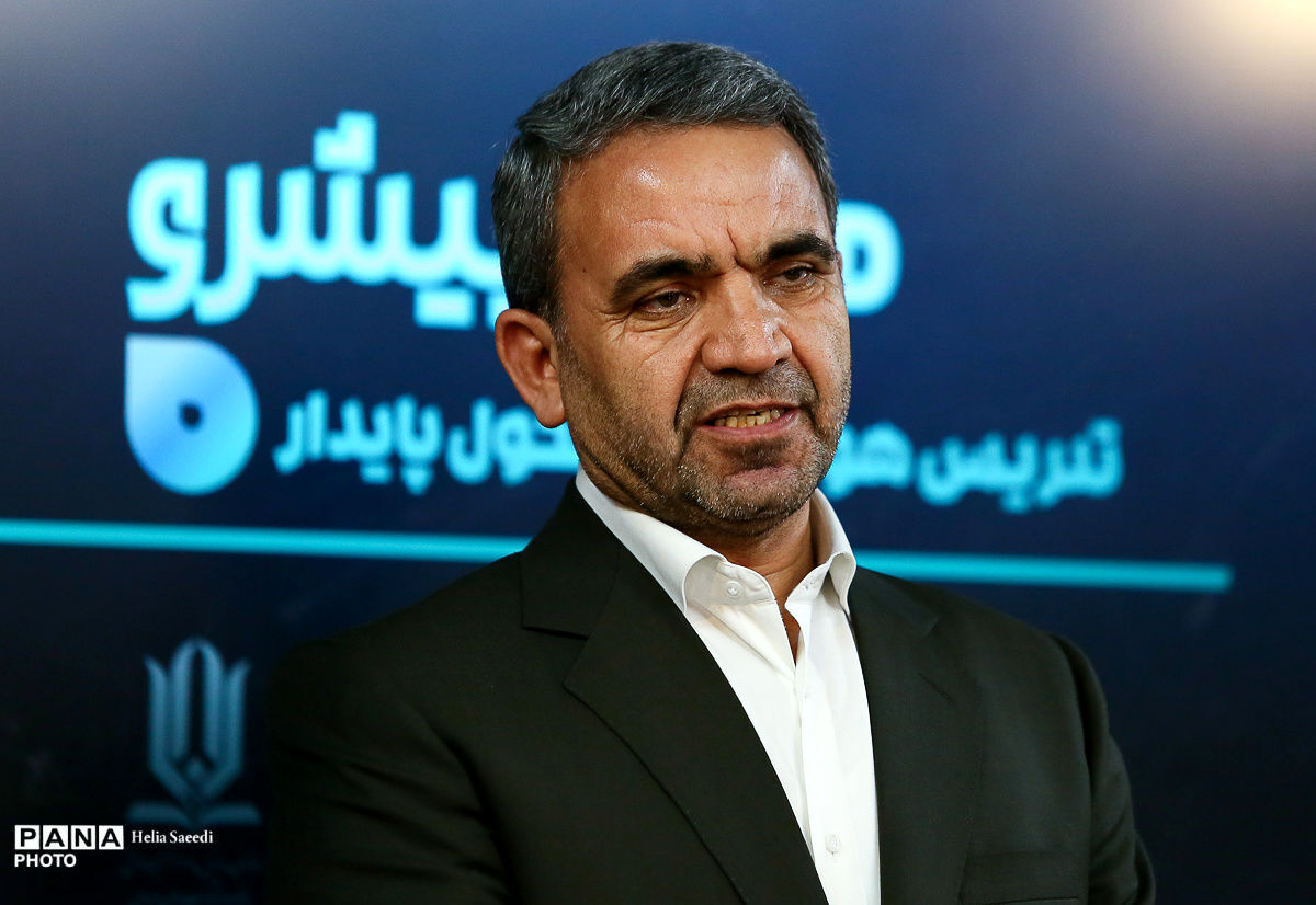 نظام تعلیم و تربیت آگاهانه و عالمانه به ارتقای سطح بصیرت دانش‌آموزان همت می‌گمارد