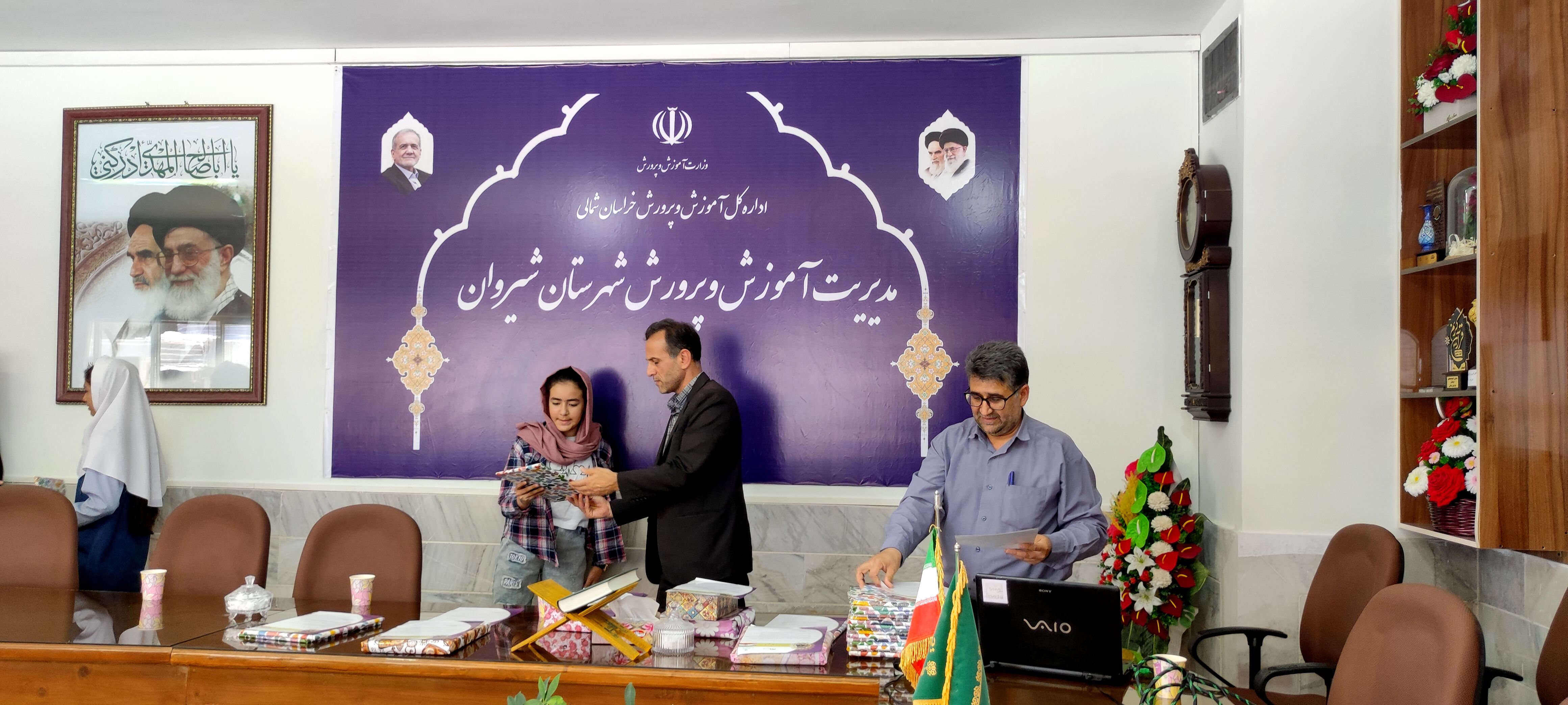 تجلیل از برگزیدگان رشته‌های قصه‌گویی قرآنی و سرودهای دهه شصت در شیروان