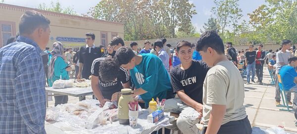 برپایی بازارچه در مدرسه ولیعصر آشخانه 