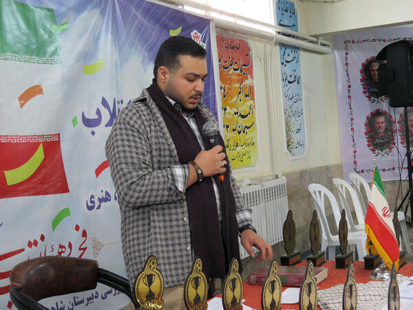 جشن انقلاب و کلنگ زنی زمین چمن دبیرستان شاهد امام حسین (ع)