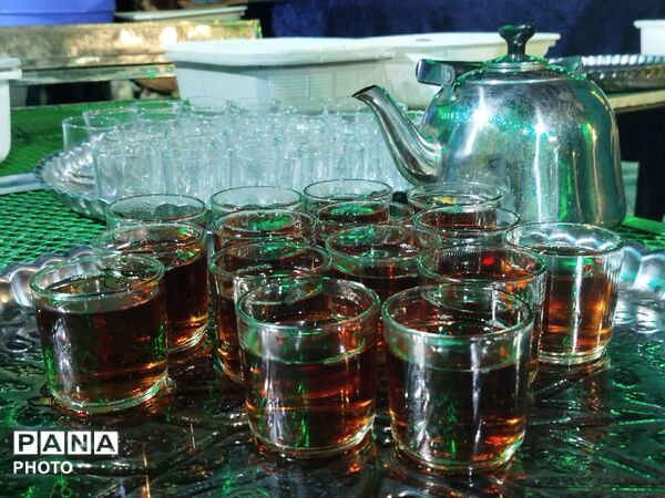خدمت‌رسانی بی‌وقفه چایخانه حضرت زهرا (س)  نیشابور