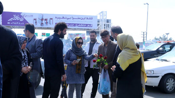 خوش‌آمدگویی مسئولان شهری قم به زائران کریمه اهل بیت(س)