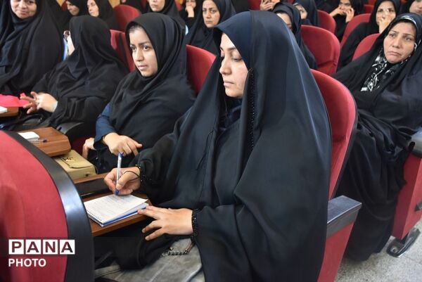 پایان دوره آموزشی آشنایی با وظایف سازمانی نیروهای سرایدار و خدمتگزار تبادکان