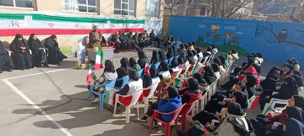 طنین زنگ انقلاب در مدرسه حضرت زهرا(س) نیر