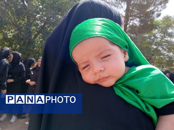 حضور پررنگ کودکان و نوجوانان روستای نقاب در همایش بزرگ عاشورای حسینی