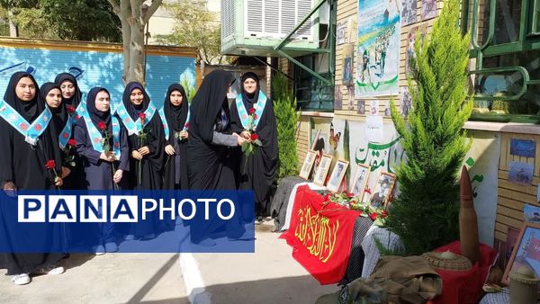 آیین گرامیداشت هفته دفاع مقدس در دبیرستان حضرت زهرا ناحیه ۶