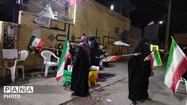 گذری بر اجتماع مردمی روبه روی دبیرستان نمونه فاطمه زهرا در نود و چهارمین شب 