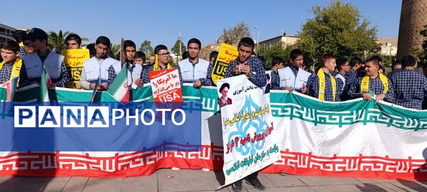 خروش استکبار ستیزی دانش‌آموزان شیرازی