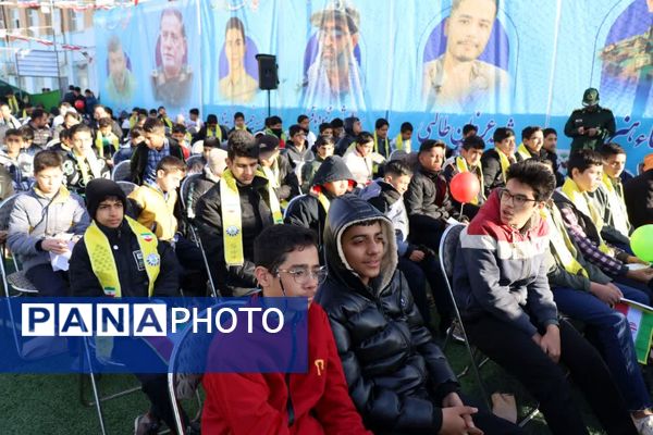 آیین نمادین نواختن «گلبانگ انقلاب اسلامی » در مدرسه احمد فتاحی ناحیه دو یزد