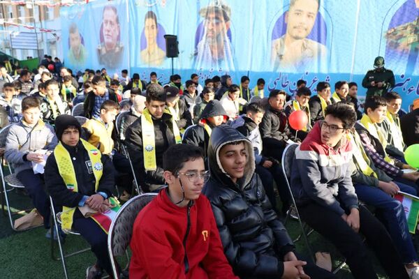 آیین نمادین نواختن «گلبانگ انقلاب اسلامی » در مدرسه احمد فتاحی ناحیه دو یزد