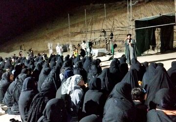 تاسوعای حسینی در کنار شهید گمنام