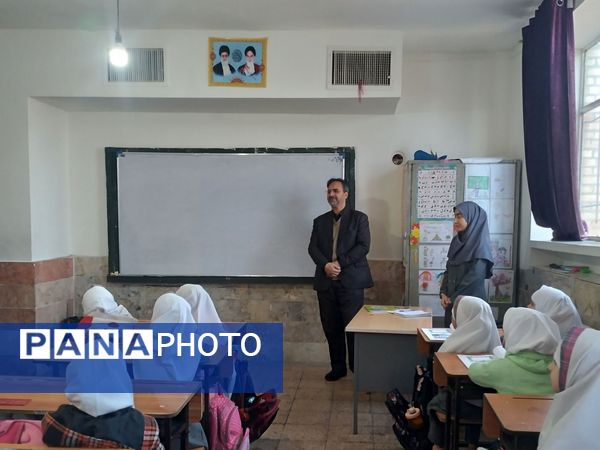 بازید رئیس آموزش و پرورش ناحیه پنج از دبستان شهیدان فاضل الحسینی یک