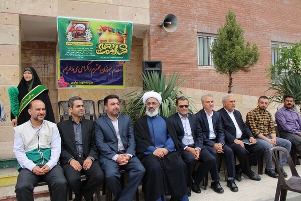 برگزاری مراسم باشکوه دهه کرامت در دبستان شهید بهاری پرند با حضور خادمین حرم رضوی