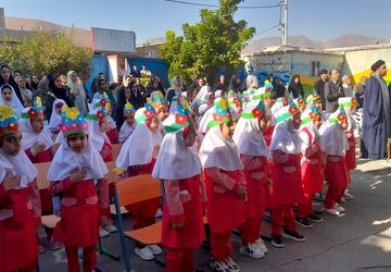 جشن روز اول مهر ماه در دبستان شهید اسلامی شهرستان نیم ور