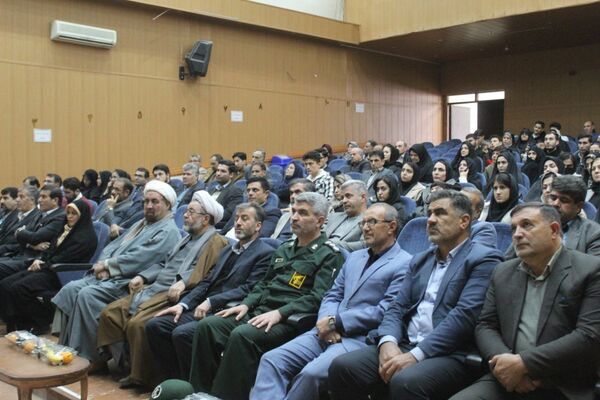 ملکان صحنه افتخارآفرینی برترین‌های کنکور ۱۴۰۴