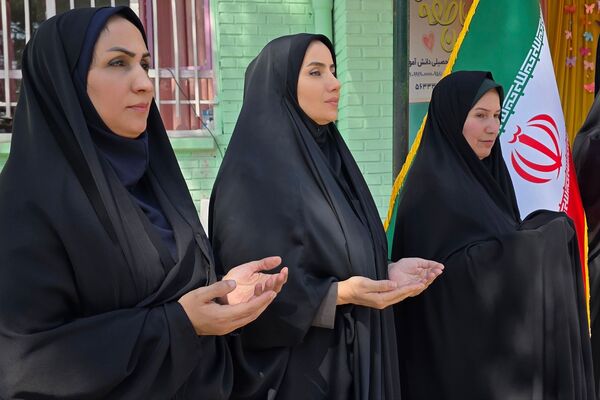 جشن عاطفه‌ها؛ لبریز از مهربانی در دبستان دخترانه قدر بهارستان ۲