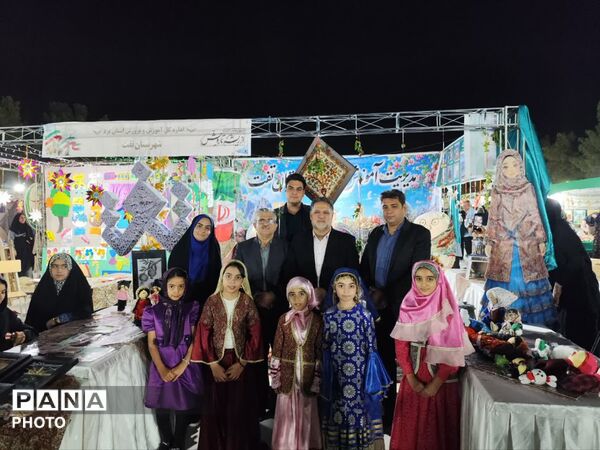 غرفه شهرستان تفت در نمایشگاه از ریشه تا رویش