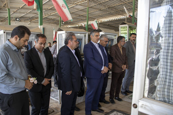 استاندار مرکزی در محلات؛ تجدید میثاق با شهدا و افتتاح ۸۳۴ میلیارد ریال پروژه عمرانی در هفته دولت