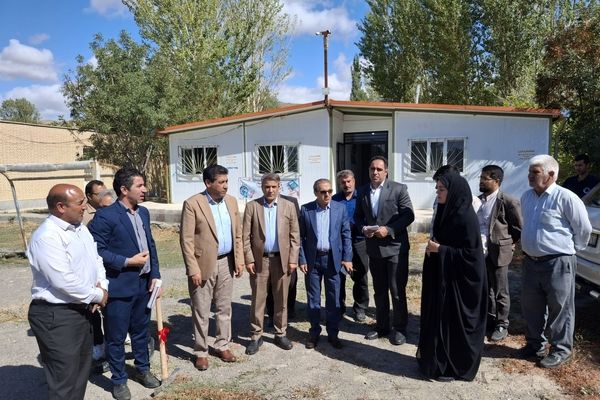 کلنگ‌زنی زمین چمن مصنوعی در مدرسه شهید یاغچیان روستای سار