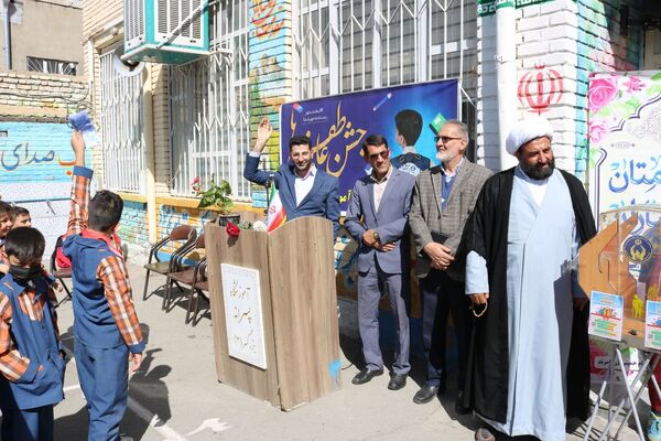 جشن عاطفه‌ها در مدرسه بزرگمهر مرند