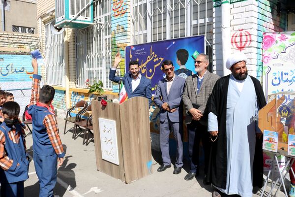 جشن عاطفه‌ها در مدرسه بزرگمهر مرند