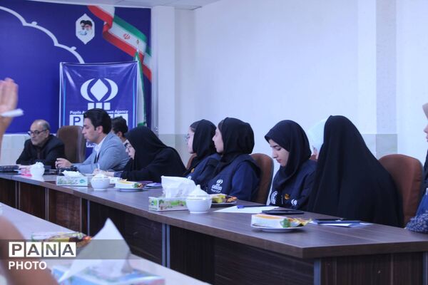 نشست صمیمی خبرنگاران پانا خراسان شمالی با مدیرکل آموزش و پرورش در روز خبرنگار
